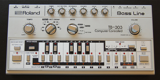 シンセサイザー